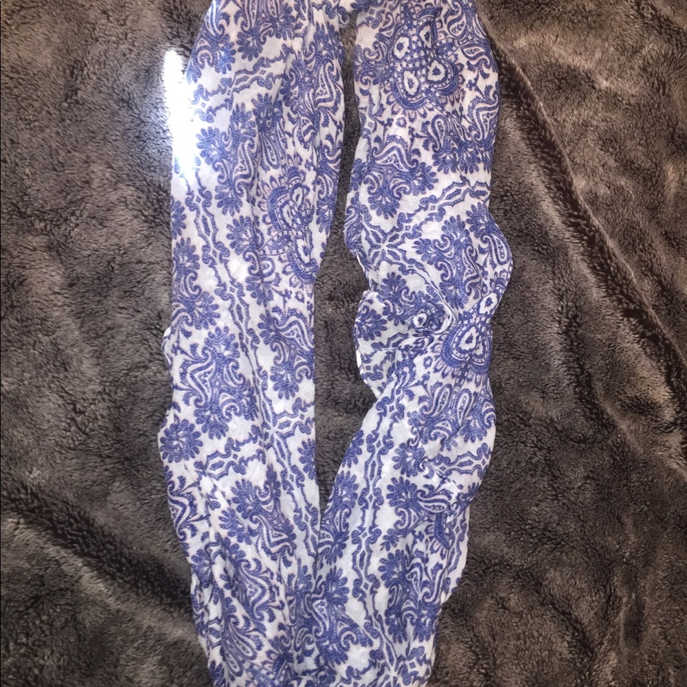 Scarves - Picture 6 of 8